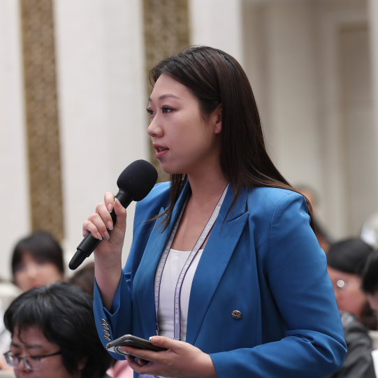 国新办举行国务院政策例行吹风会 介绍《关于推进服务业扩能提质的意见》有关情况