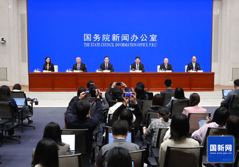 国新办举行国务院政策例行吹风会 介绍《关于推进服务业扩能提质的意见》有关情况